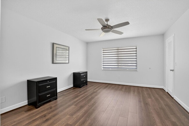 Building Photo - 21911 Cypress Dr