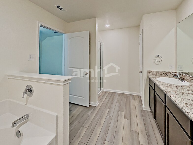 Building Photo - 7906 Cactus Plum Dr