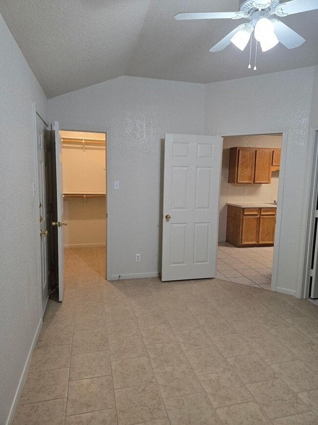 Building Photo - 1602 Van Zanten Dr