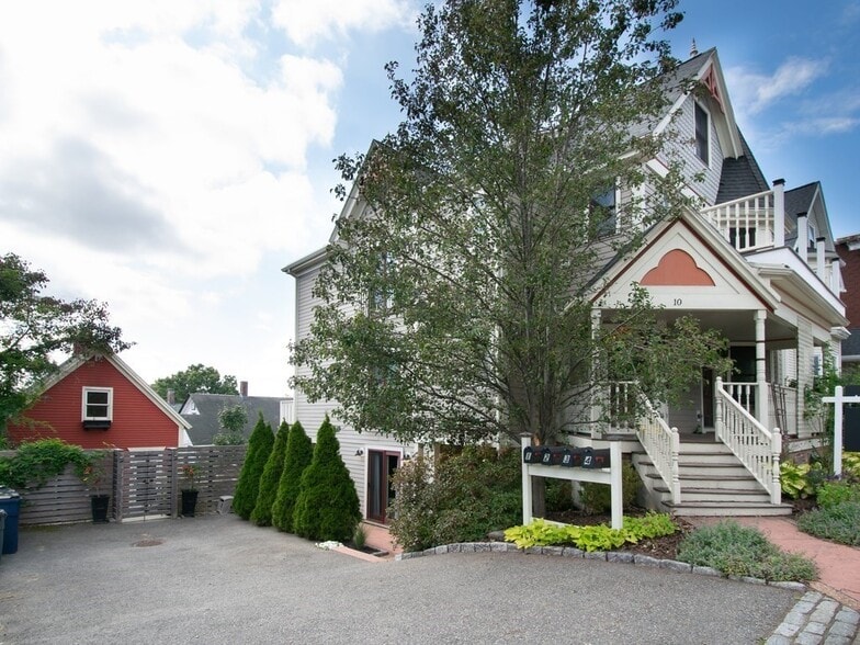 Building Photo - 10 Symmes St
