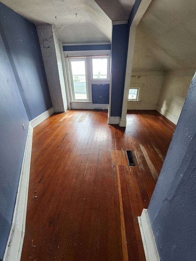 Building Photo - Spacious Units Across from WWU