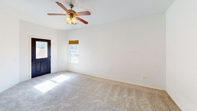 Building Photo - 4-Bed/2.25-Bath with Solar!