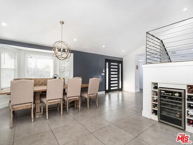 Building Photo - 6140 Rhodes Ave