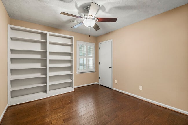 Building Photo - 5827 Winvelly Dr