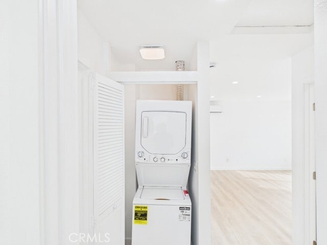 Building Photo - 748 Newport Ave