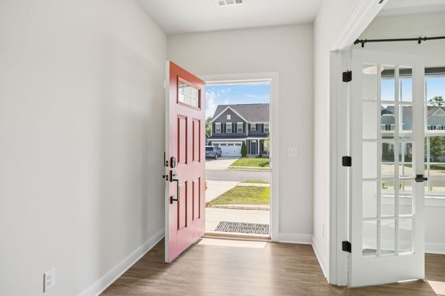 Building Photo - 5BR/3.5BA home offers stylish and function...