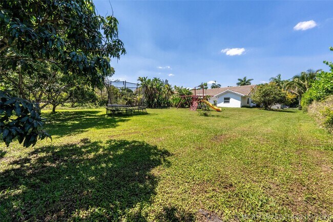 Building Photo - 14463 SW 16th Ct