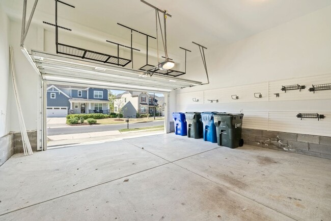 Building Photo - AVAILABLE IN MAY!  Stunning, like-new 4 bedroom, 4 bath home with large fenced yard!