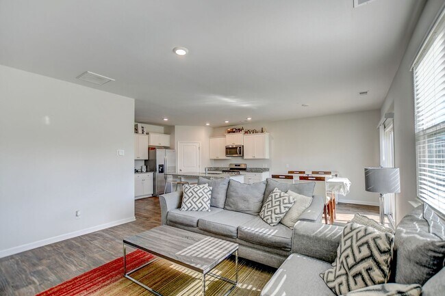 Building Photo - Summerville Home Rental