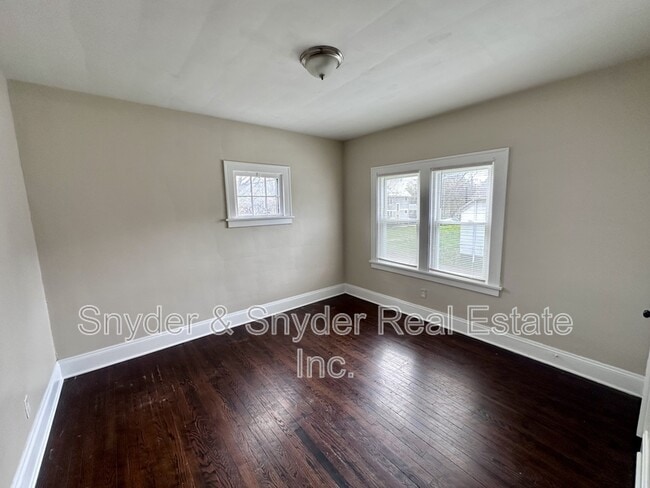 Building Photo - 245-247 Oakdale Ave.