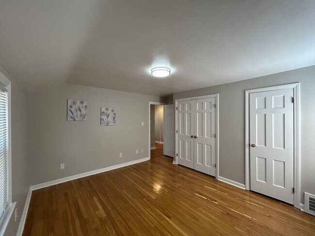 Building Photo - Spacious Colonial For Rent in Lyndhurst