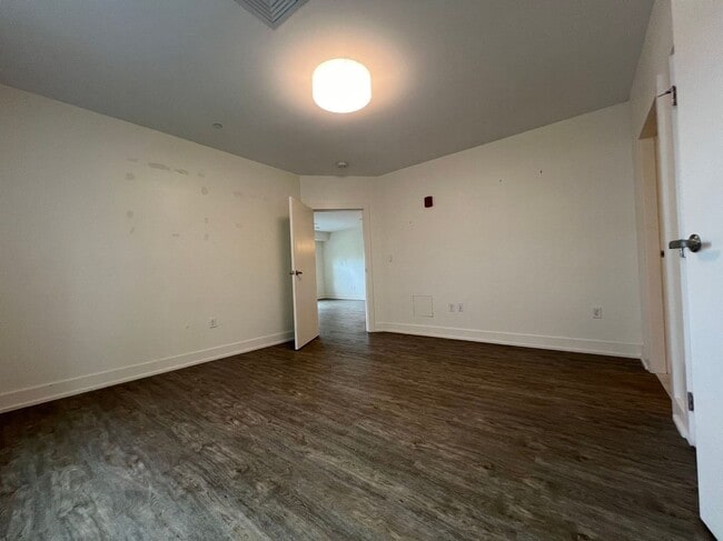 Building Photo - Great 2Br/2Bth apartment in great location ! Laundry in unit!