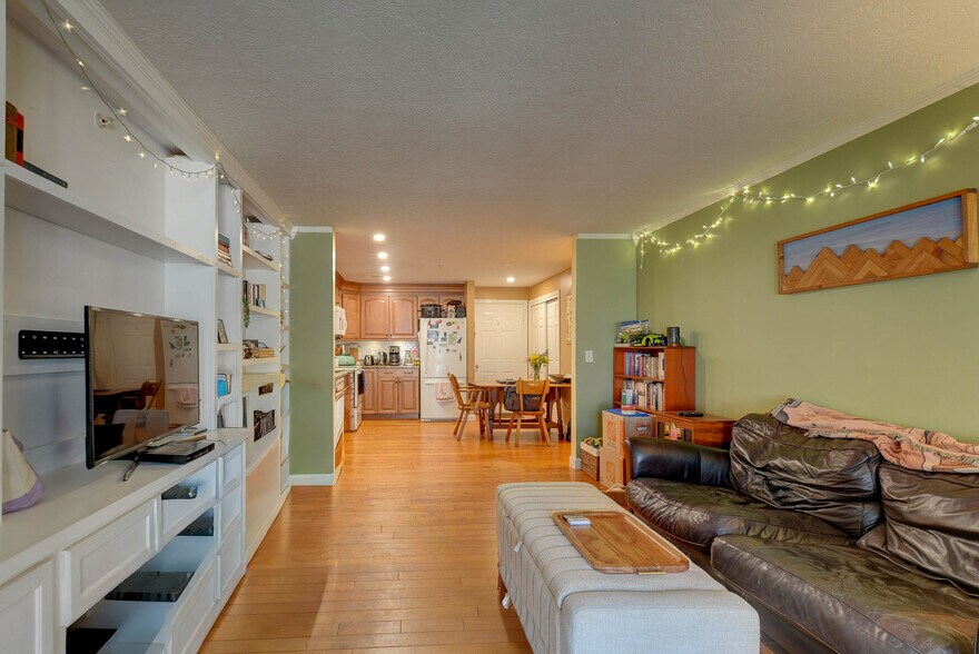 Building Photo - 19 Saco St