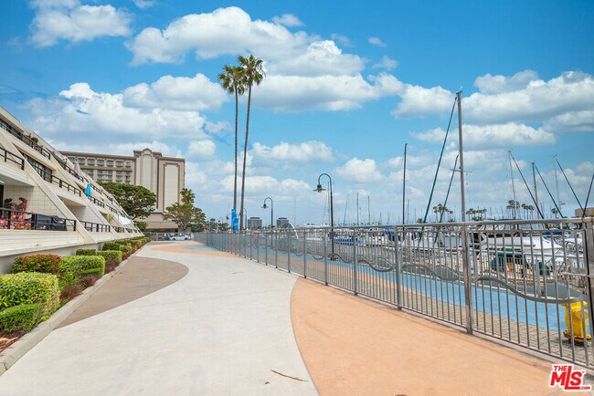 Building Photo - 4265 Marina City Dr