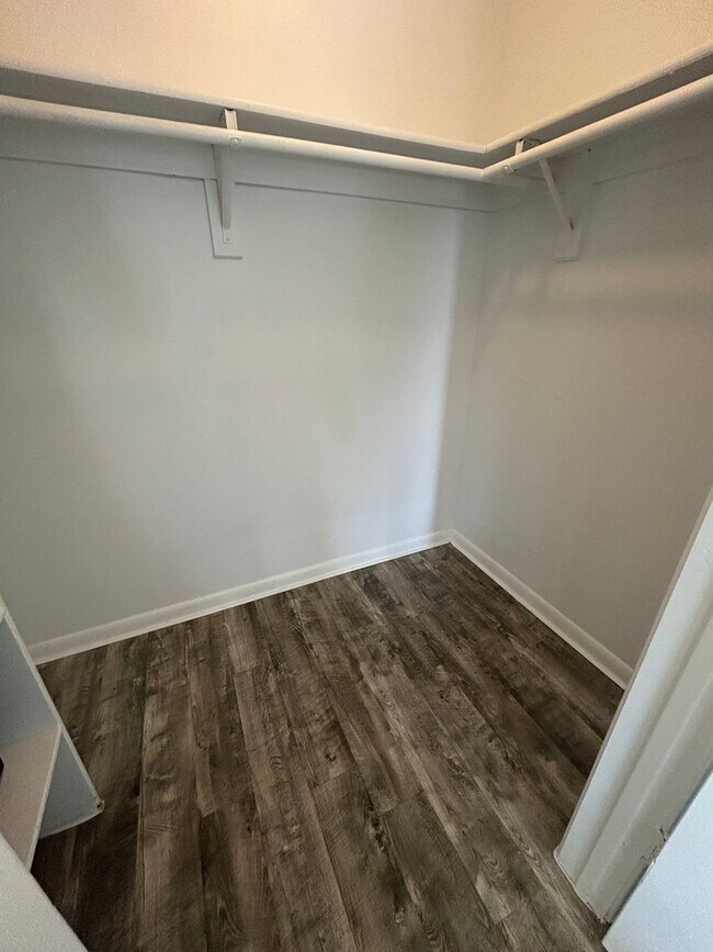 Building Photo - Now Leasing: 1-bedroom and 1.5 bath condo ...