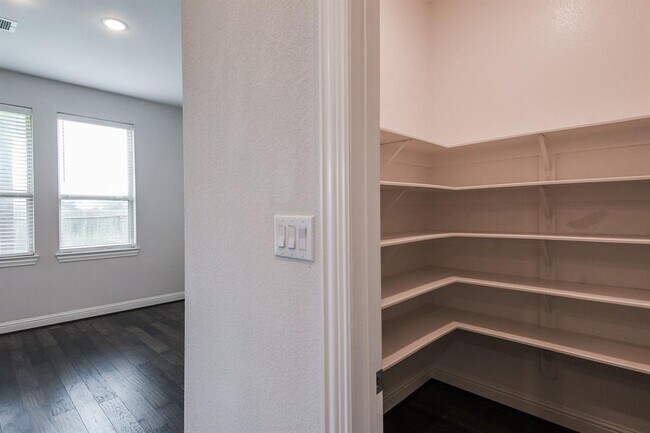 Building Photo - 3802 W Vicksburg Estates Dr