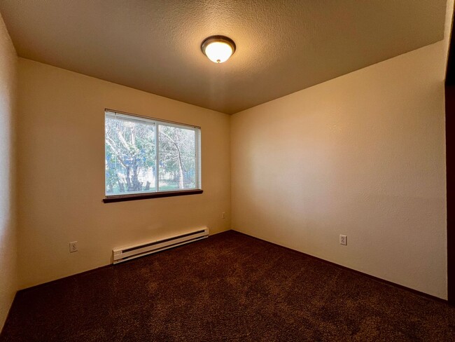 Building Photo - r205