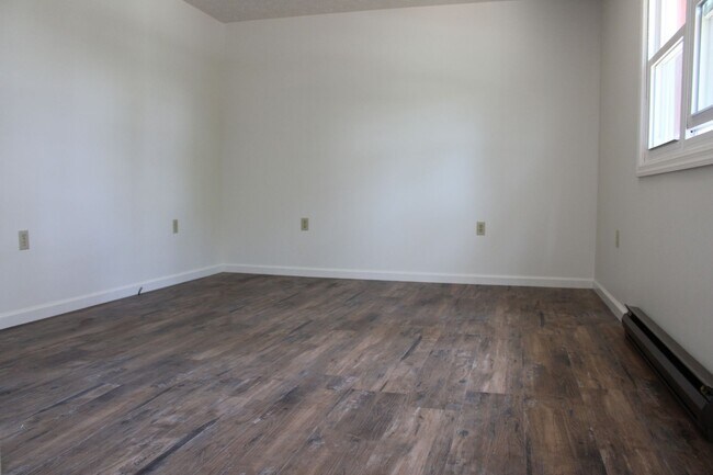 Building Photo - 109 Twin Hills Rd