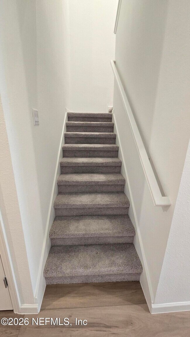 Building Photo - 661 Holly Lks Dr