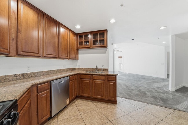 Building Photo - 5450 E Deer Valley Dr