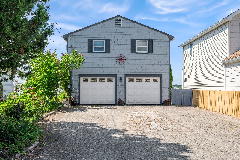 Building Photo - 240 Narragansett Ave