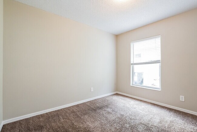 Building Photo - 13720 Meadowpark Ave