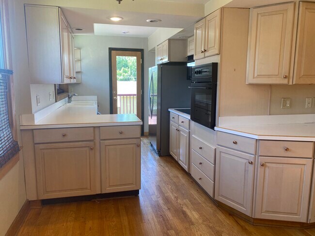 Building Photo - 1491 S York St