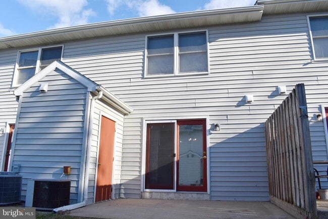 Building Photo - 955 Orchard Dr