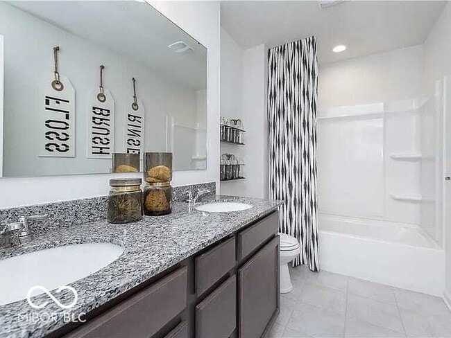 Building Photo - 4894 Oak Hl Dr