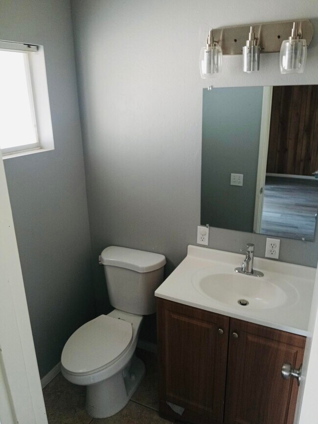 Building Photo - 2373 Oahu Ln