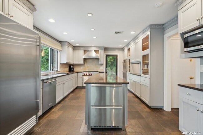 Building Photo - 157 Linden Ln