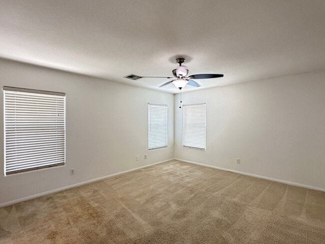 Building Photo - 560 Playa Linda Pl