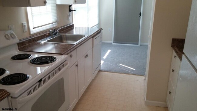 Building Photo - 12 Galleon Ct