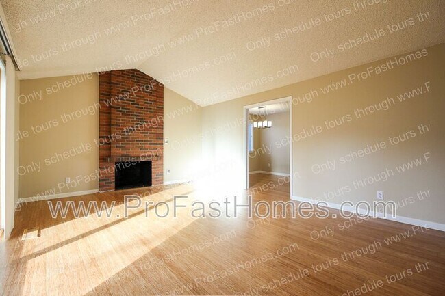 Building Photo - 14210 SW Rochester Dr