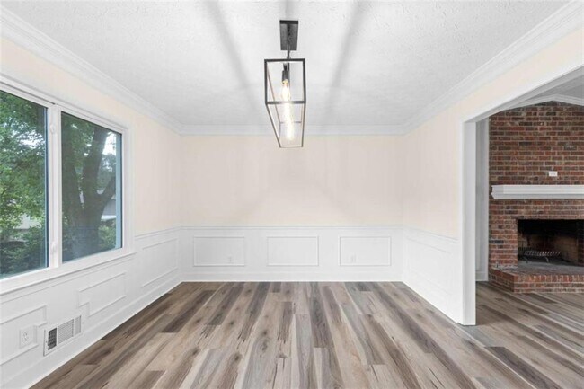 Building Photo - 2250 Ridge Forest Dr