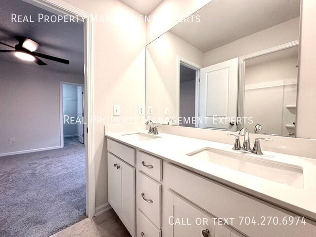 Building Photo - 146 Dogwood Grv Pl