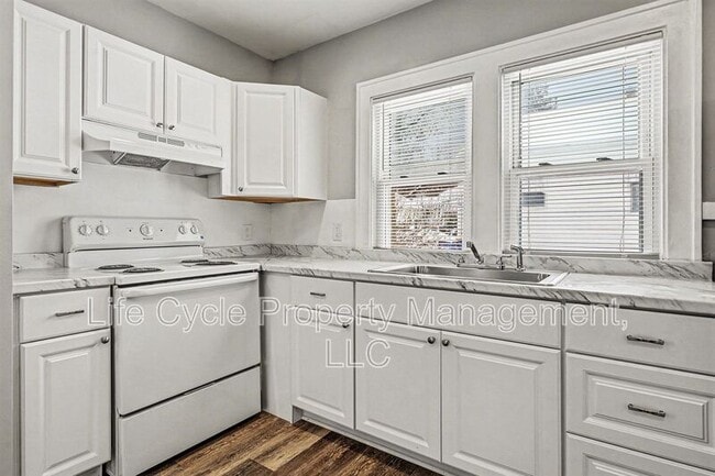 Building Photo - 507 Eastern Ave NE