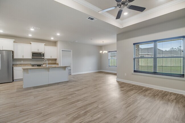 Building Photo - 5468 Overland Dr