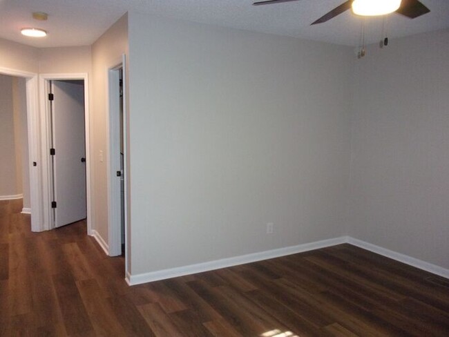 Building Photo - Beautifully Renovated 3 Bedroom 2 Bath Hom...