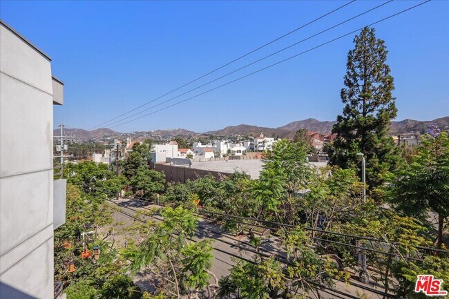 Building Photo - 15480 Antioch St