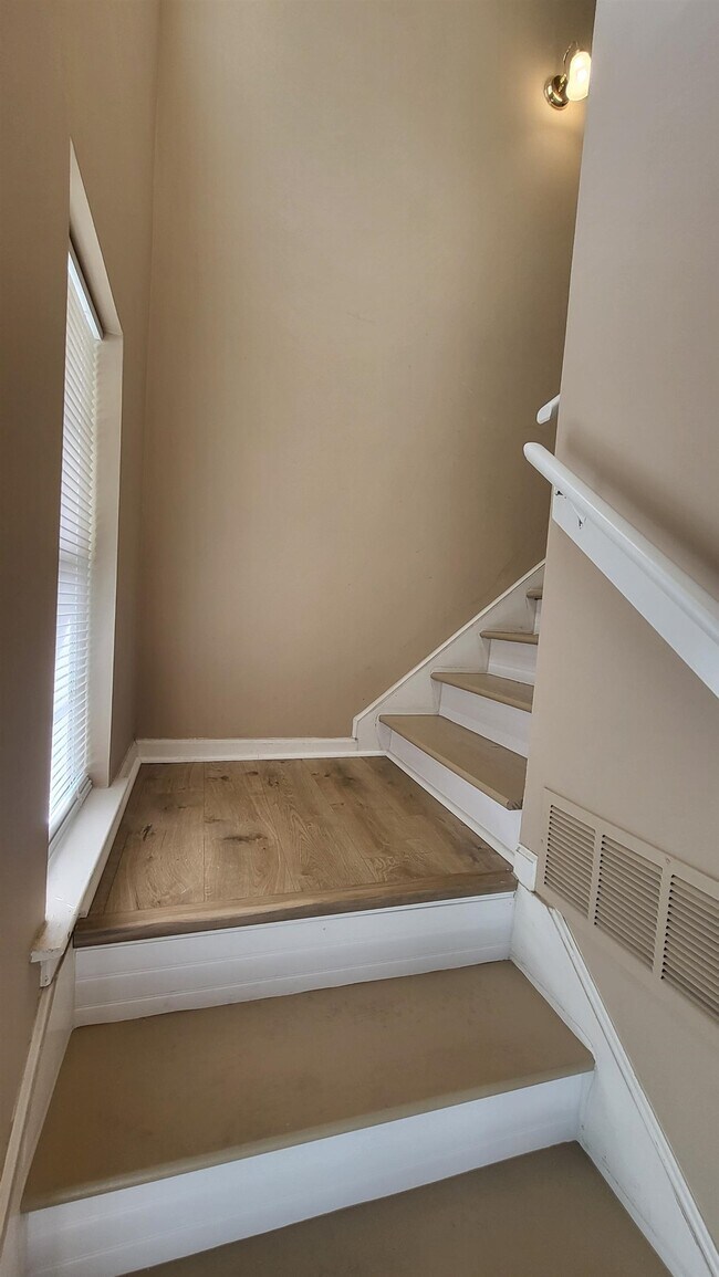 Building Photo - 3991 Sunset Lake Cove