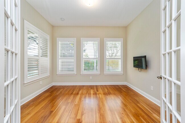 Building Photo - 425 Gallardo Cir