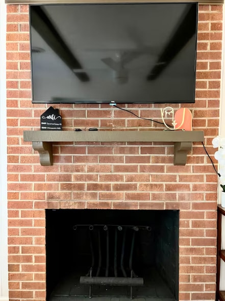 Building Photo - 122 Westview Dr