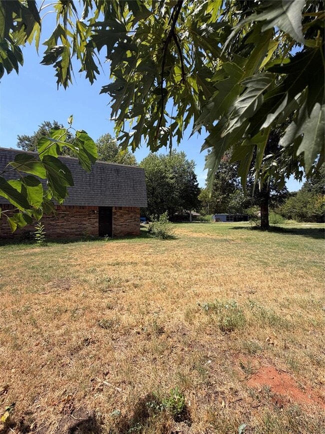 Building Photo - 237 E Mohr Ln