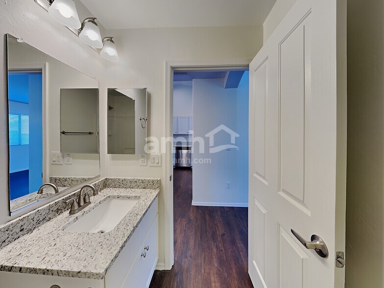 Building Photo - 7918 S Clarkson Ct