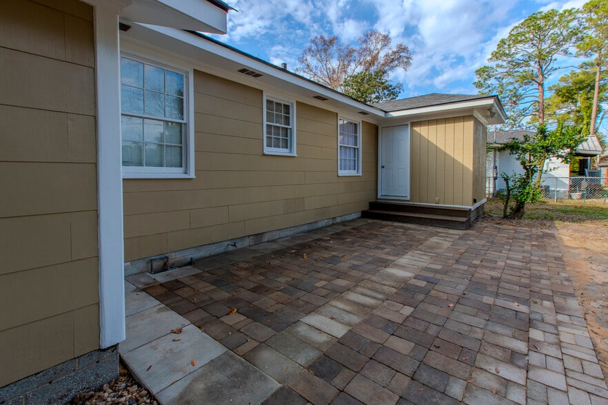 Backyard Patio - 1532 E 53rd St