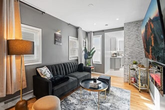 Building Photo - 32 E 44th St