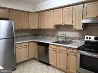 Building Photo - 321 Walden Cir