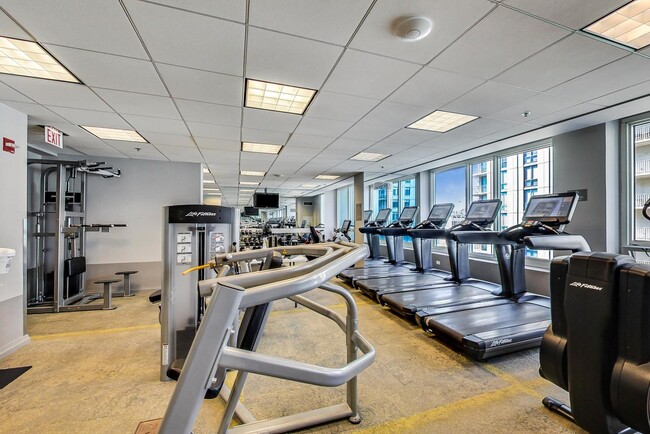 Building Photo - 33 W Ontario St