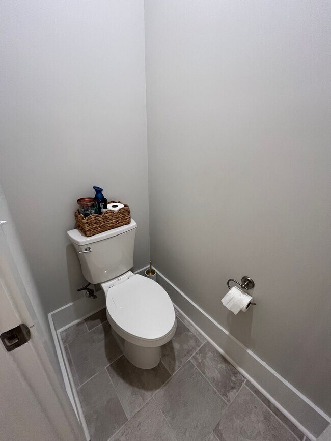 Building Photo - 7404 Springwater Dr